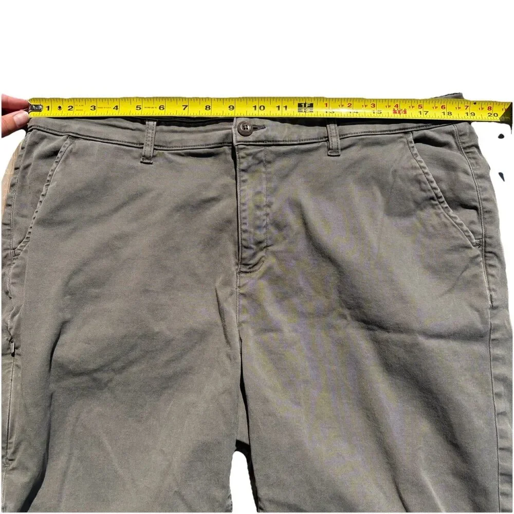 DUER Men's 38 Ultra Lightweight Super Stretch Cargo Shorts Naturally Cooling